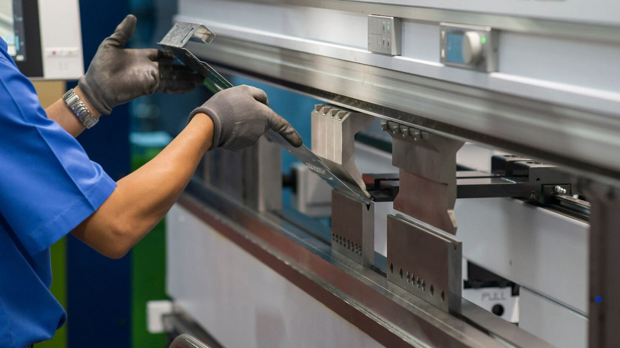 Quais são os princípios básicos de dobrar em uma máquina de flexão?