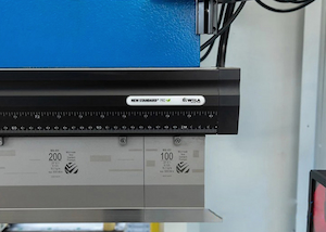 A cerimônia de inauguração da produção anual do projeto de 400 máquinas dobradeiras servo-prensadoras elétricas puras